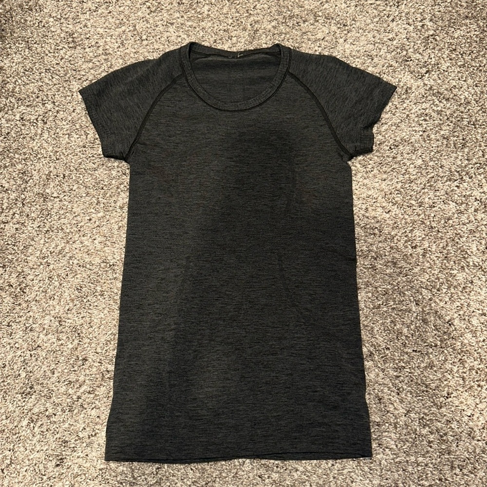 Gray lululemon shirt